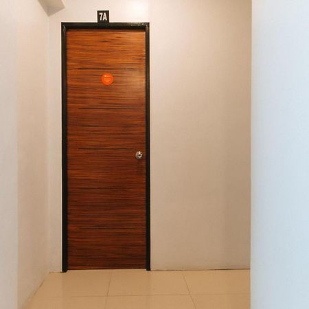 Reddoorz Near Quiapo Church Манила Экстерьер фото
