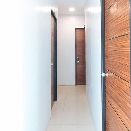 Reddoorz Near Quiapo Church Манила Экстерьер фото
