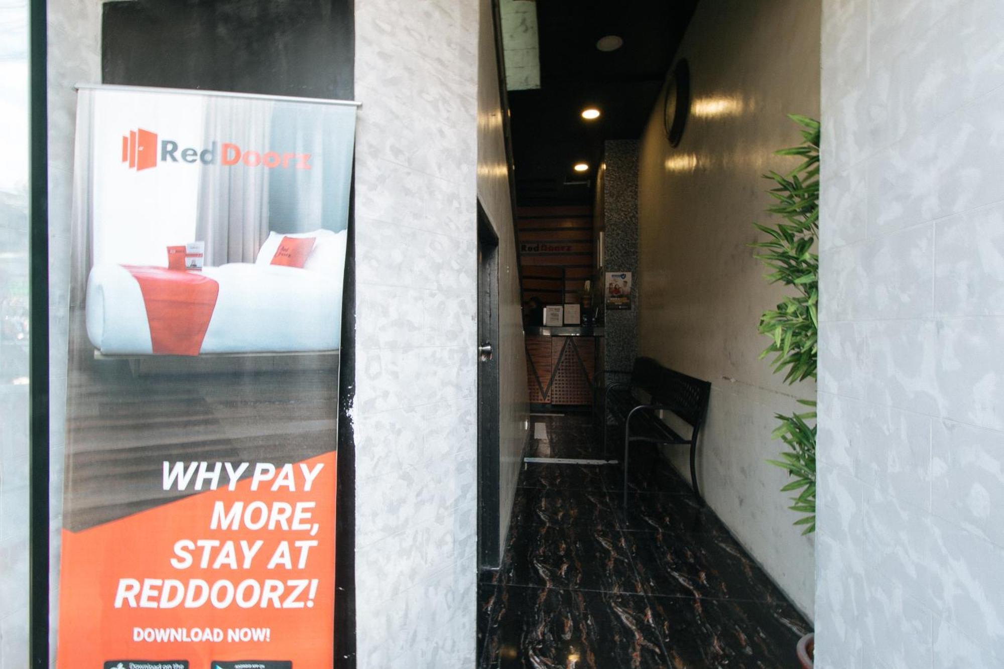Reddoorz Near Quiapo Church Манила Экстерьер фото